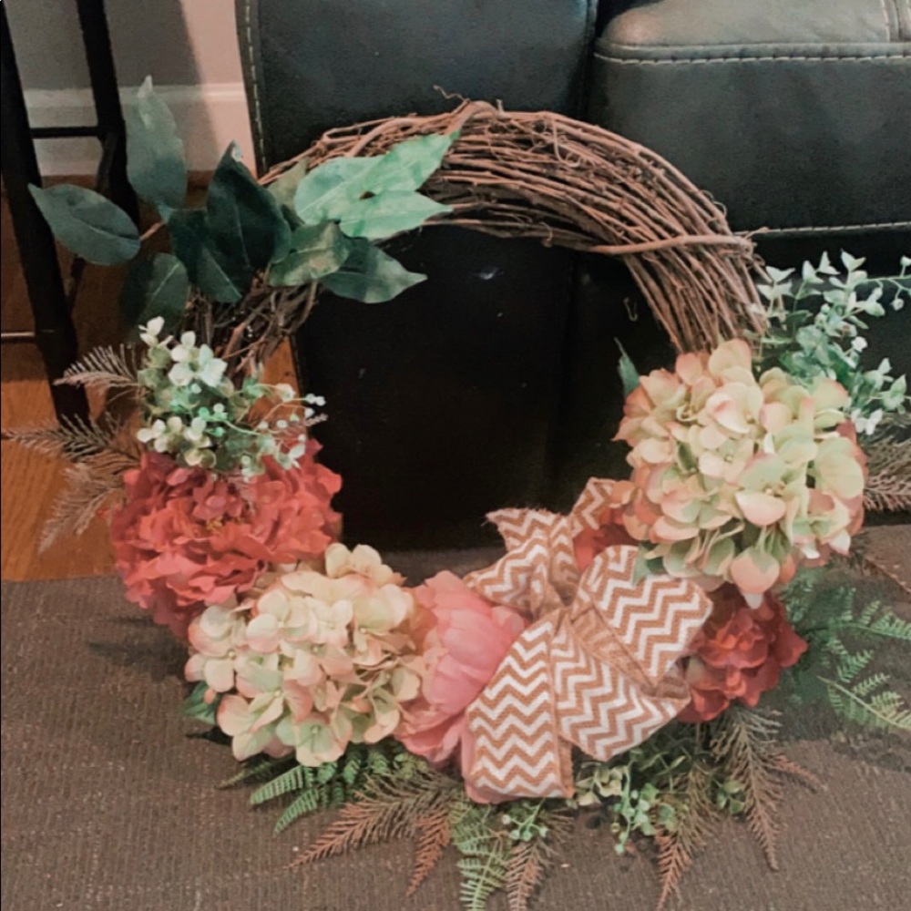 Hydrangea wreath - Picture 2 of 2